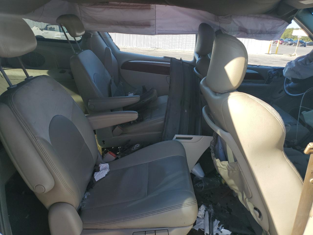 Lot #3302846927 2006 CHRYSLER TOWN & COU