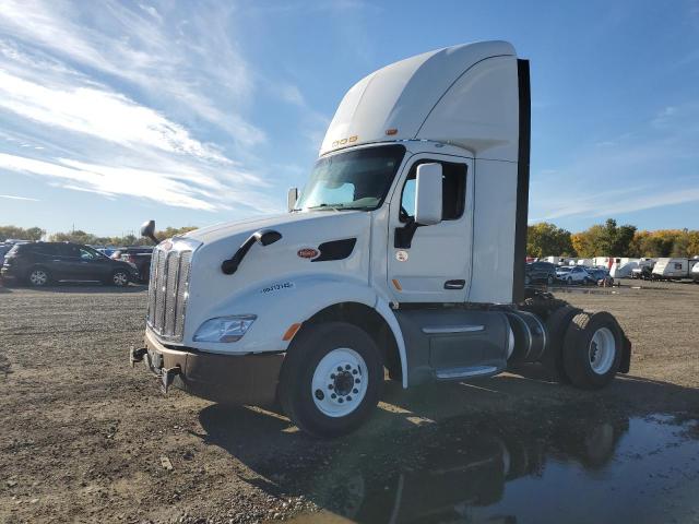 PETERBILT 579