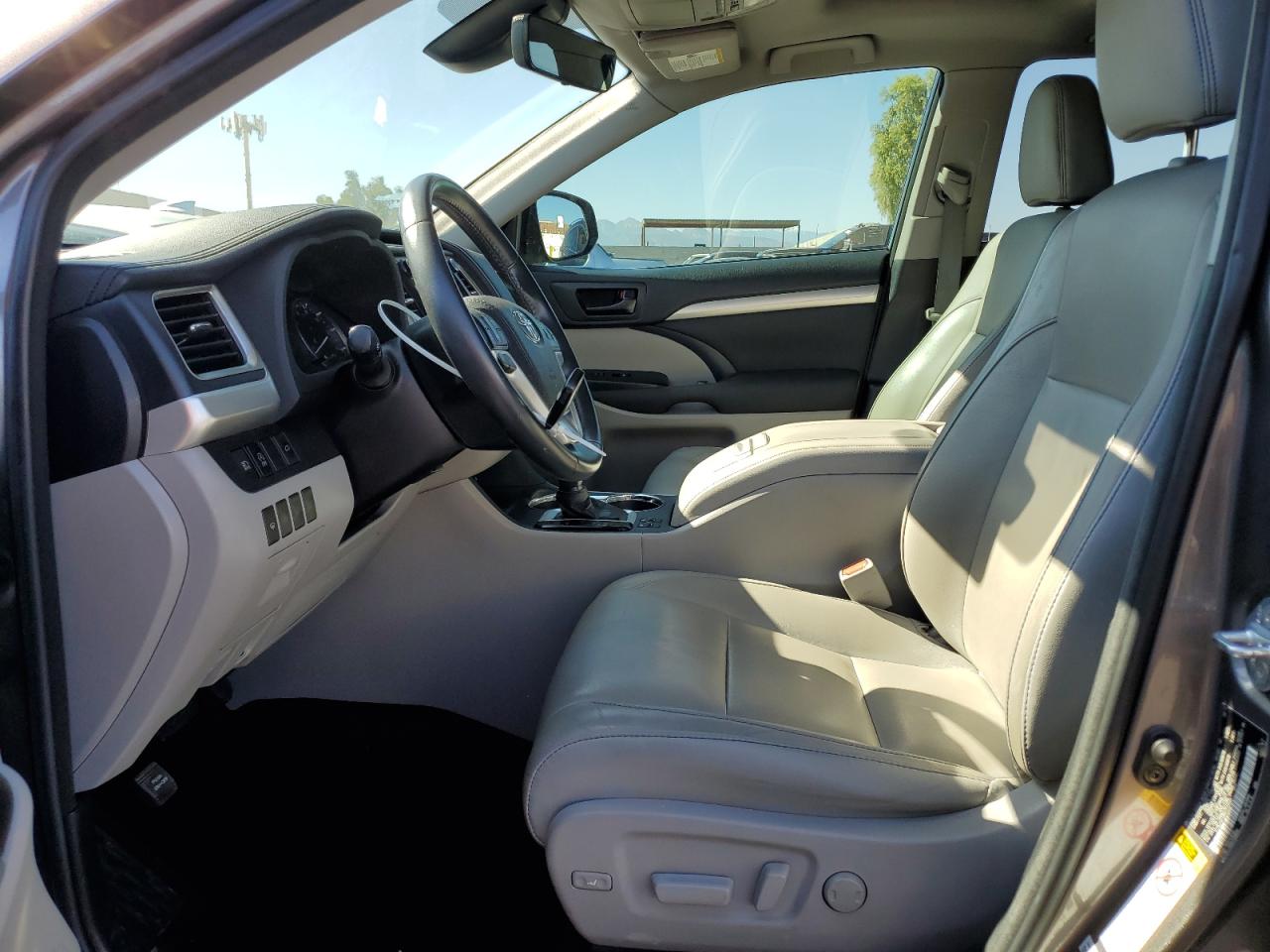 TOYOTA HIGHLANDER SE