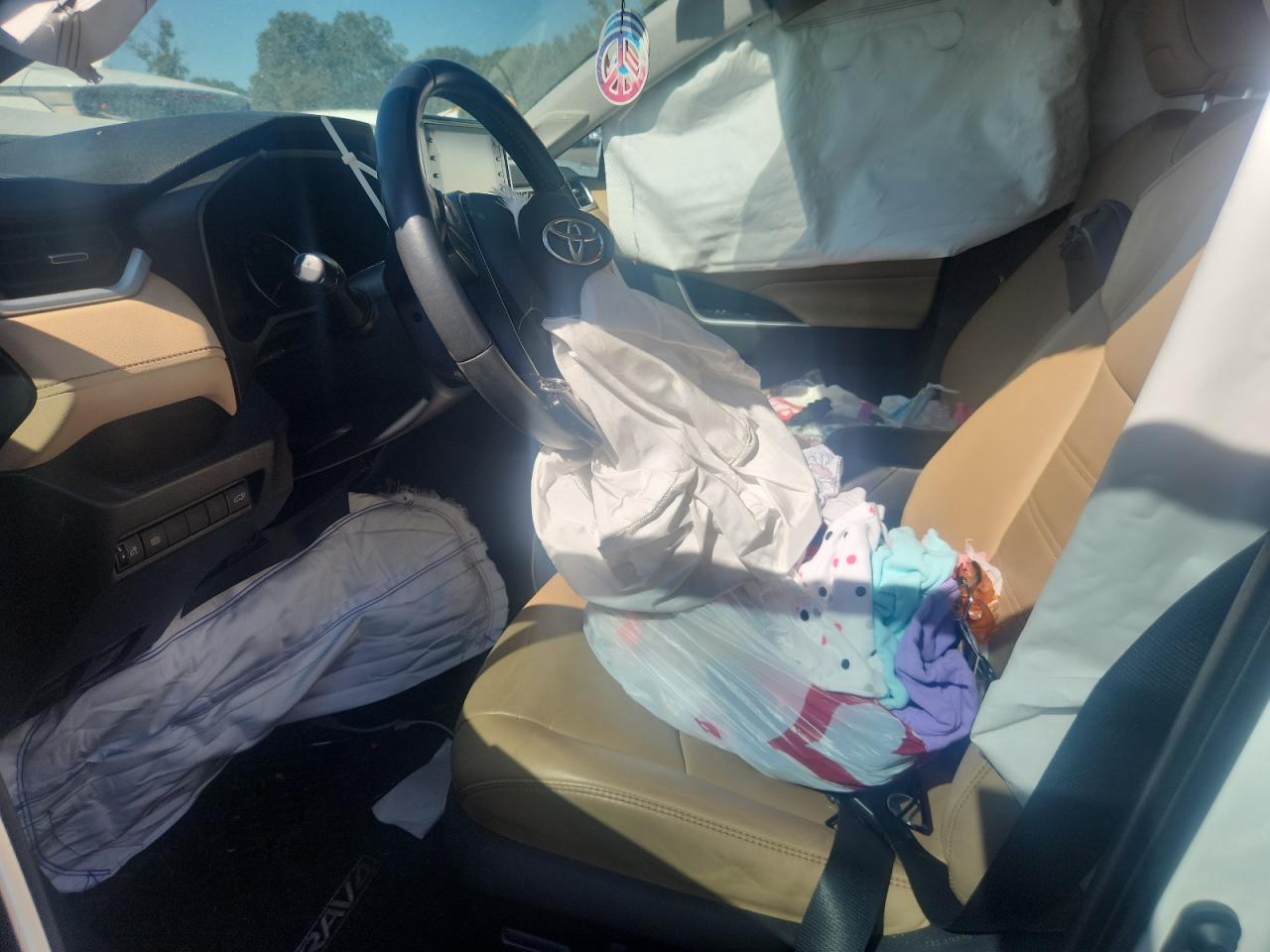 TOYOTA RAV4 XLE PREMIUM