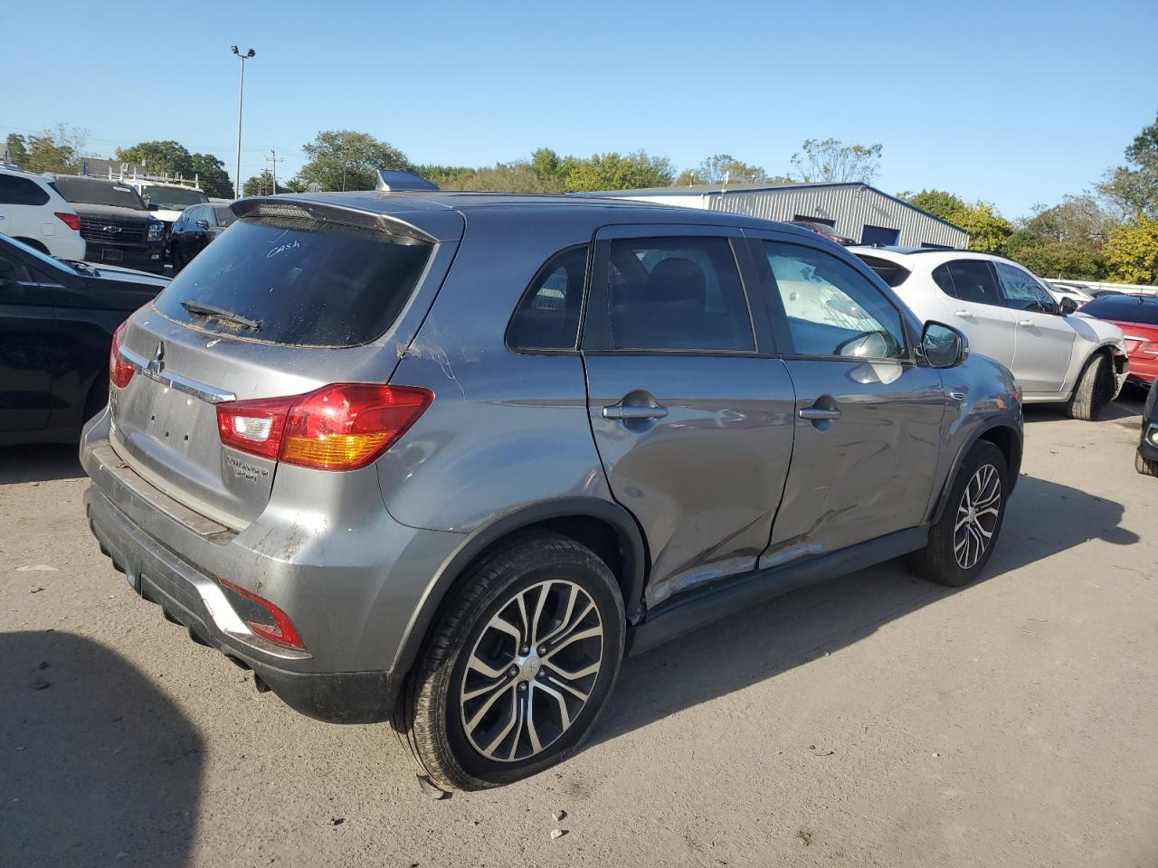 MITSUBISHI OUTLANDER ES