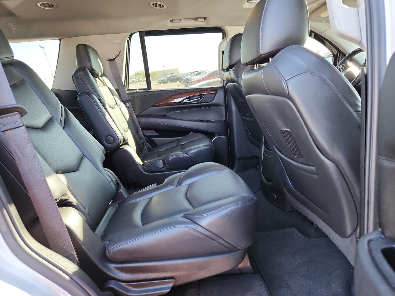 CADILLAC ESCALADE LUXURY