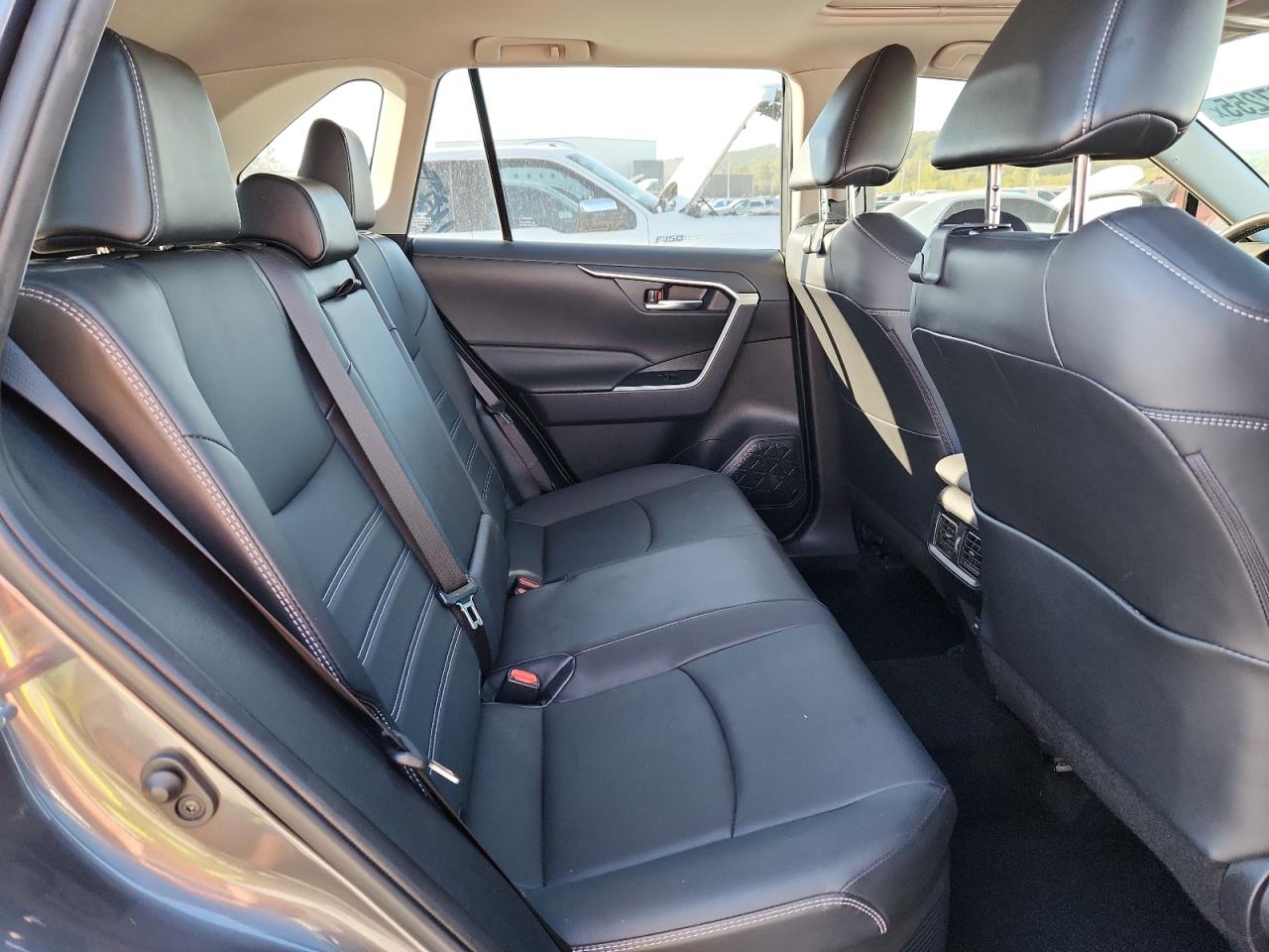 TOYOTA RAV4 XLE PREMIUM