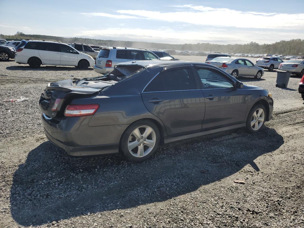 TOYOTA CAMRY SE