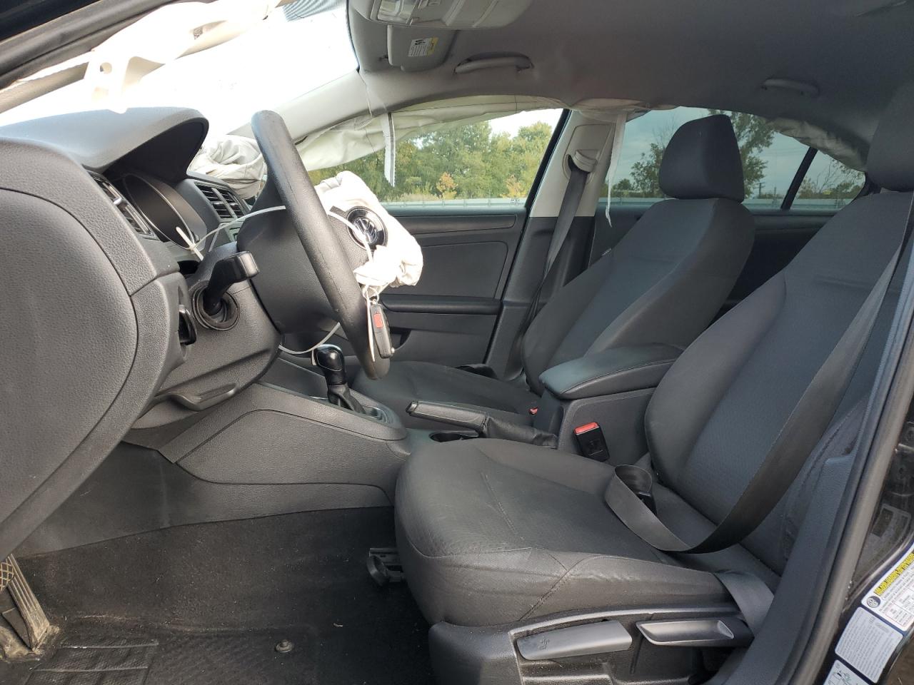 VOLKSWAGEN JETTA BASE