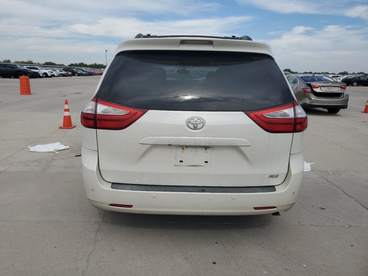 TOYOTA SIENNA XLE