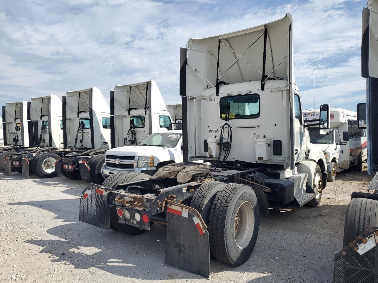 Lot #3266057326 2017 KENWORTH T680