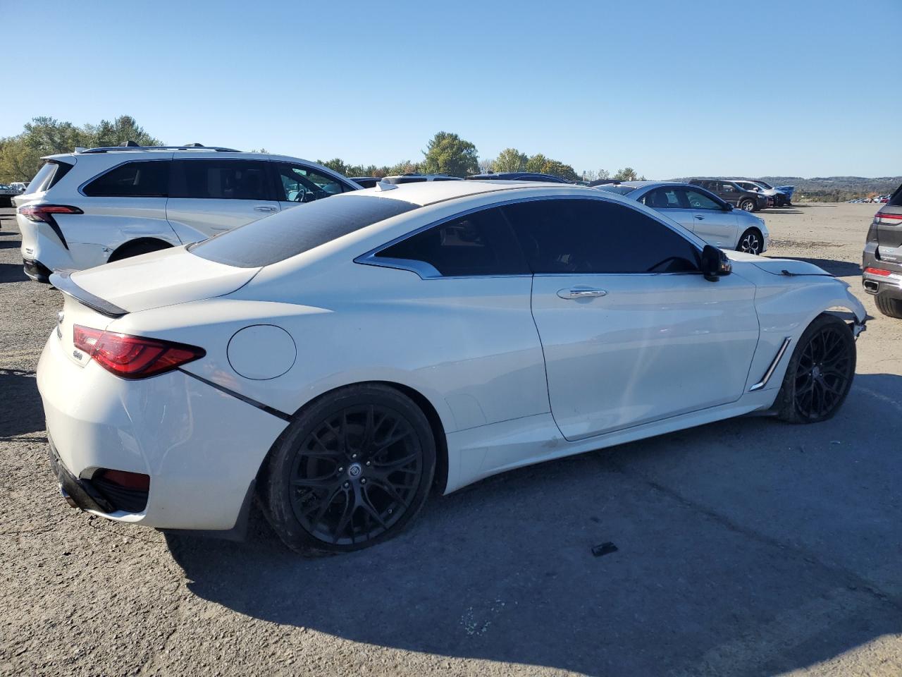 INFINITI Q60 LUXE 300