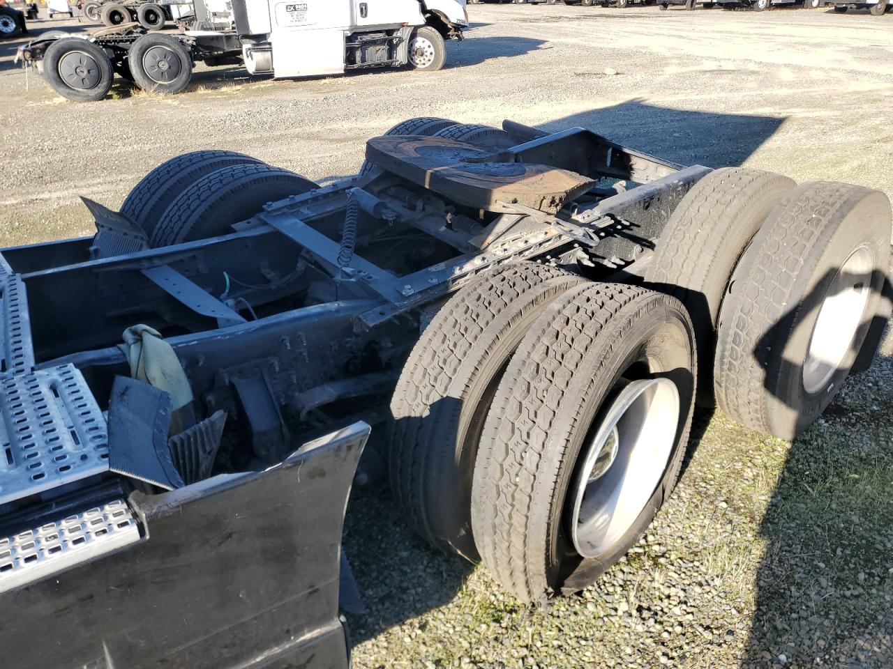 Lot #3302928619 2022 VOLVO VNL