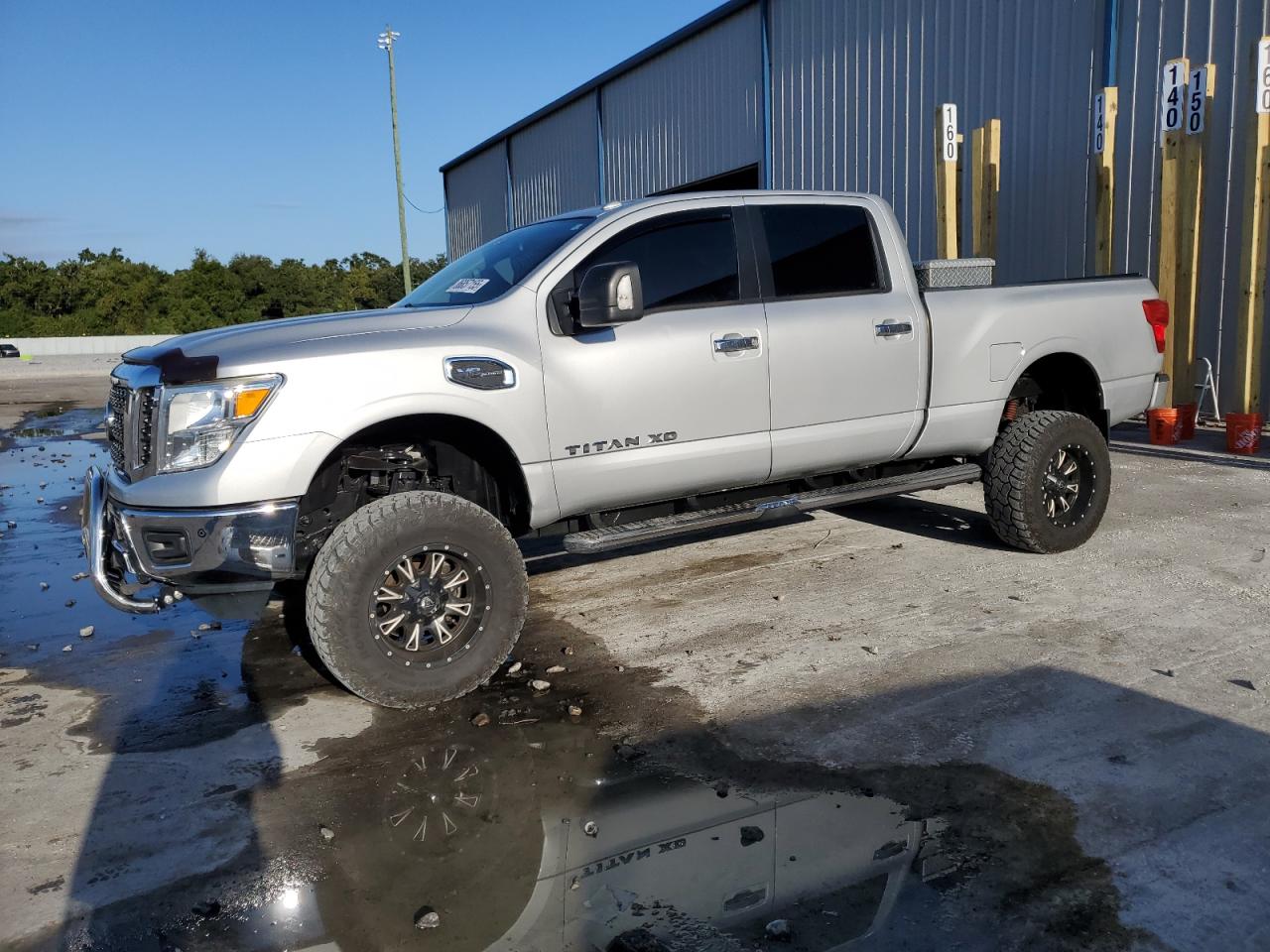 NISSAN TITAN SL