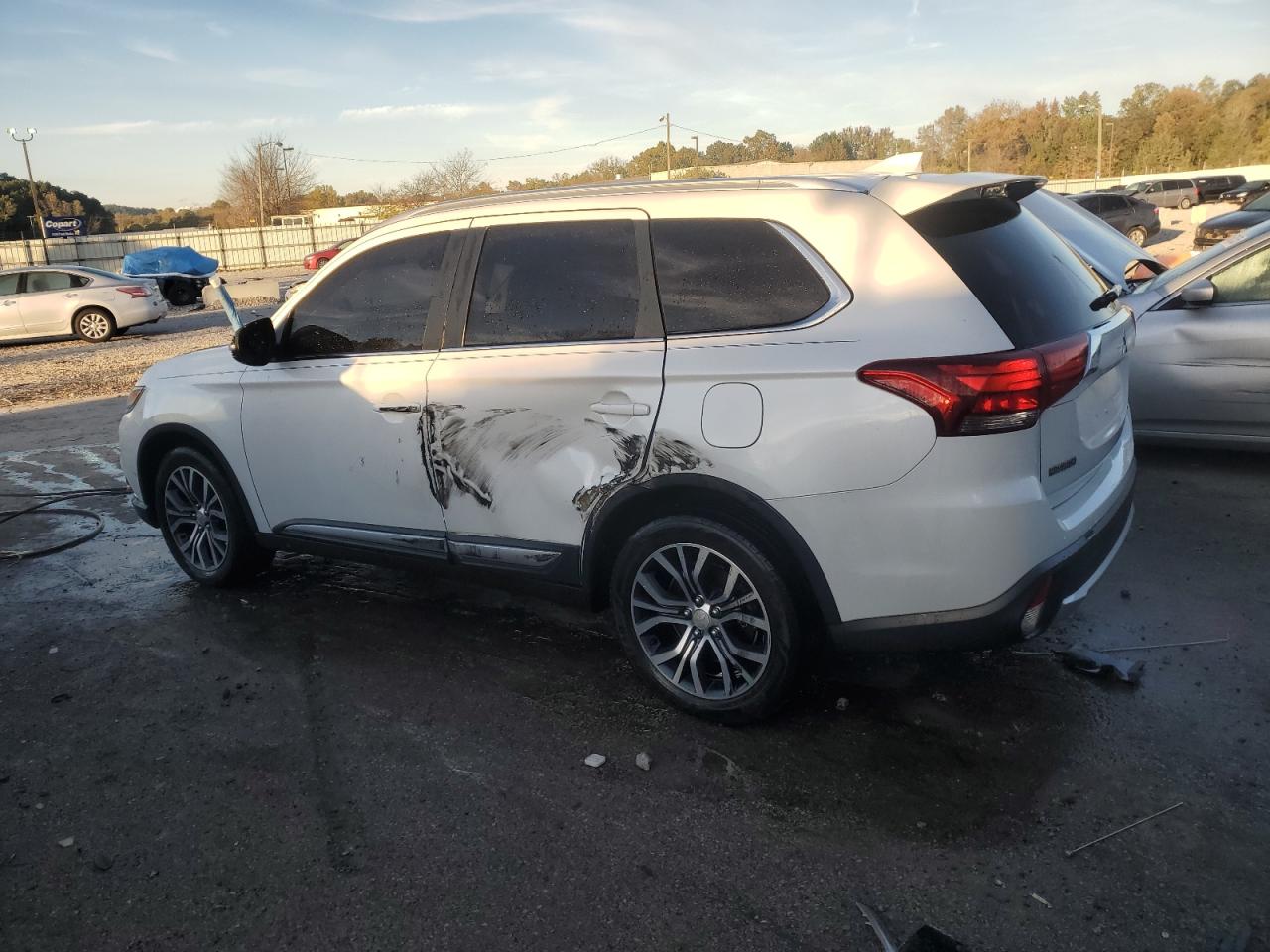 MITSUBISHI OUTLANDER SE