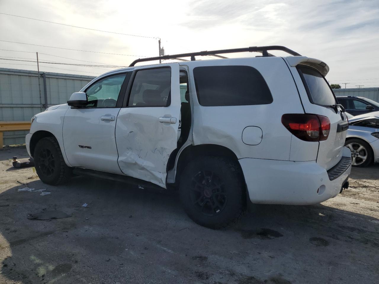 TOYOTA SEQUOIA SR5