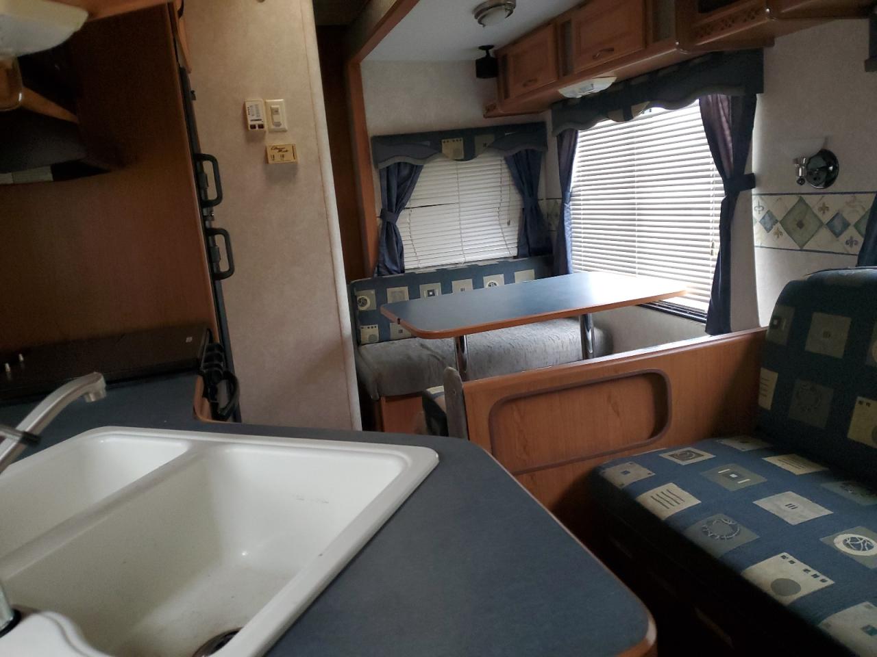 Lot #3270039340 2004 FLEETWOOD TERRY