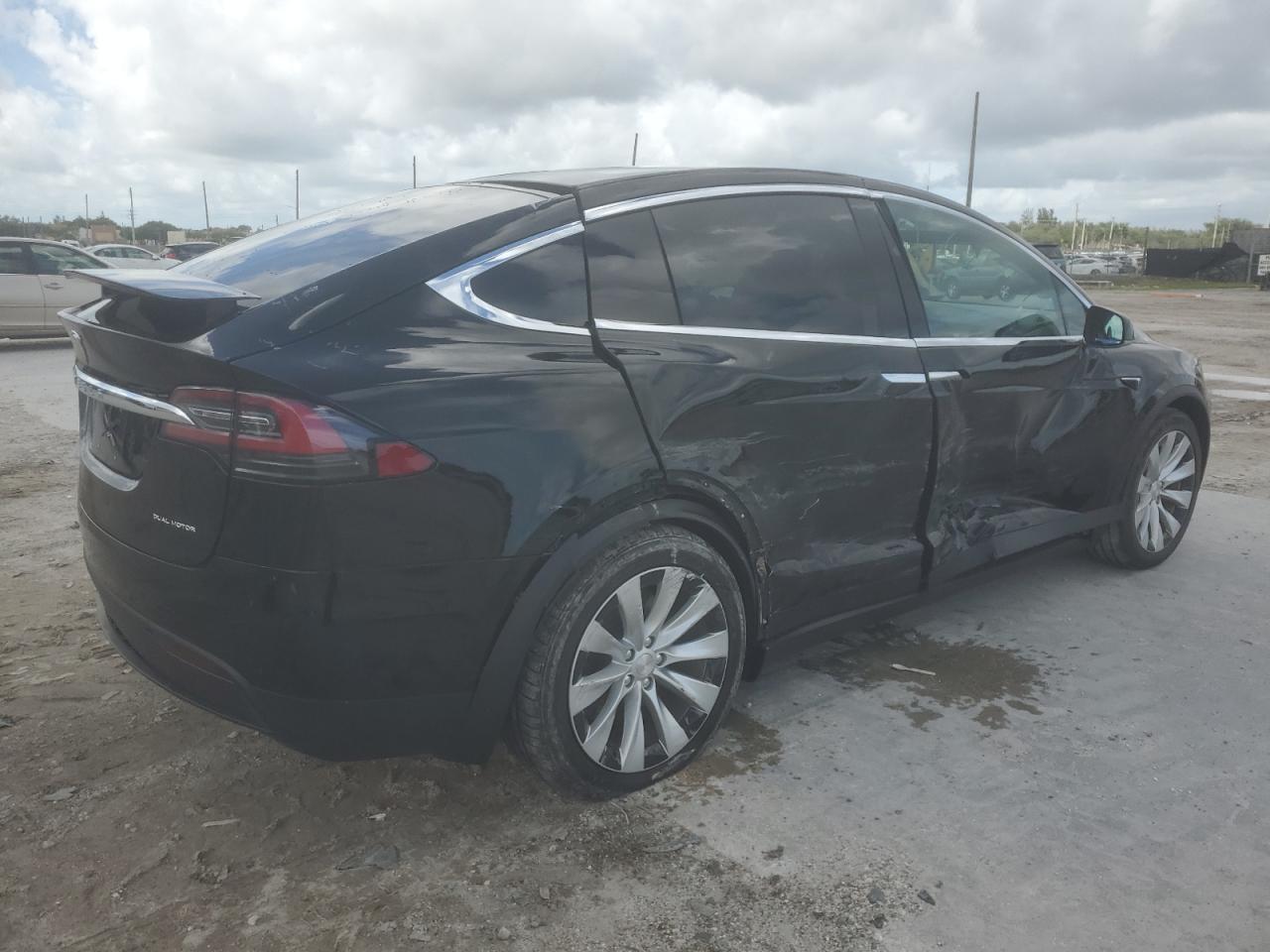TESLA MODEL X