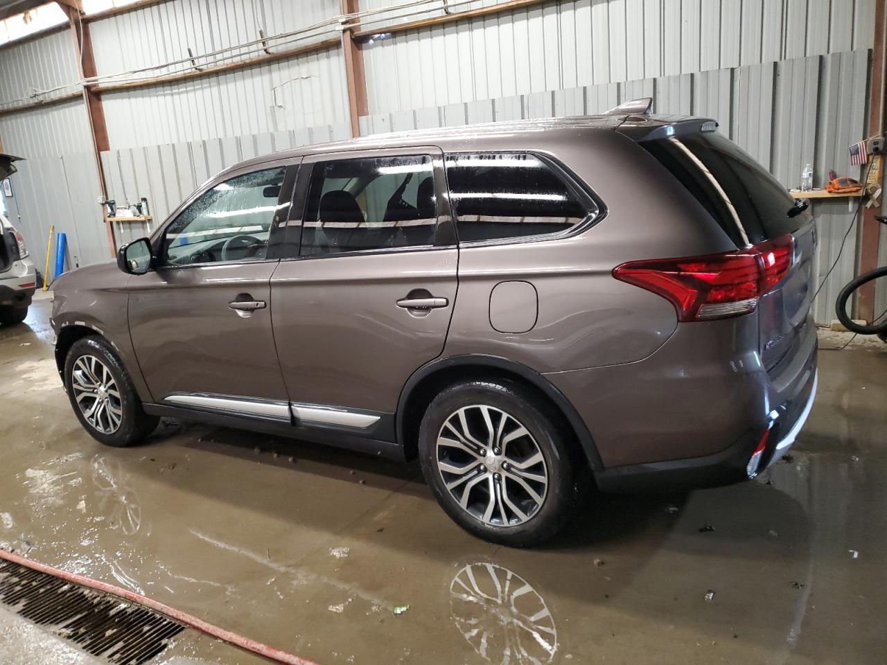 MITSUBISHI OUTLANDER ES