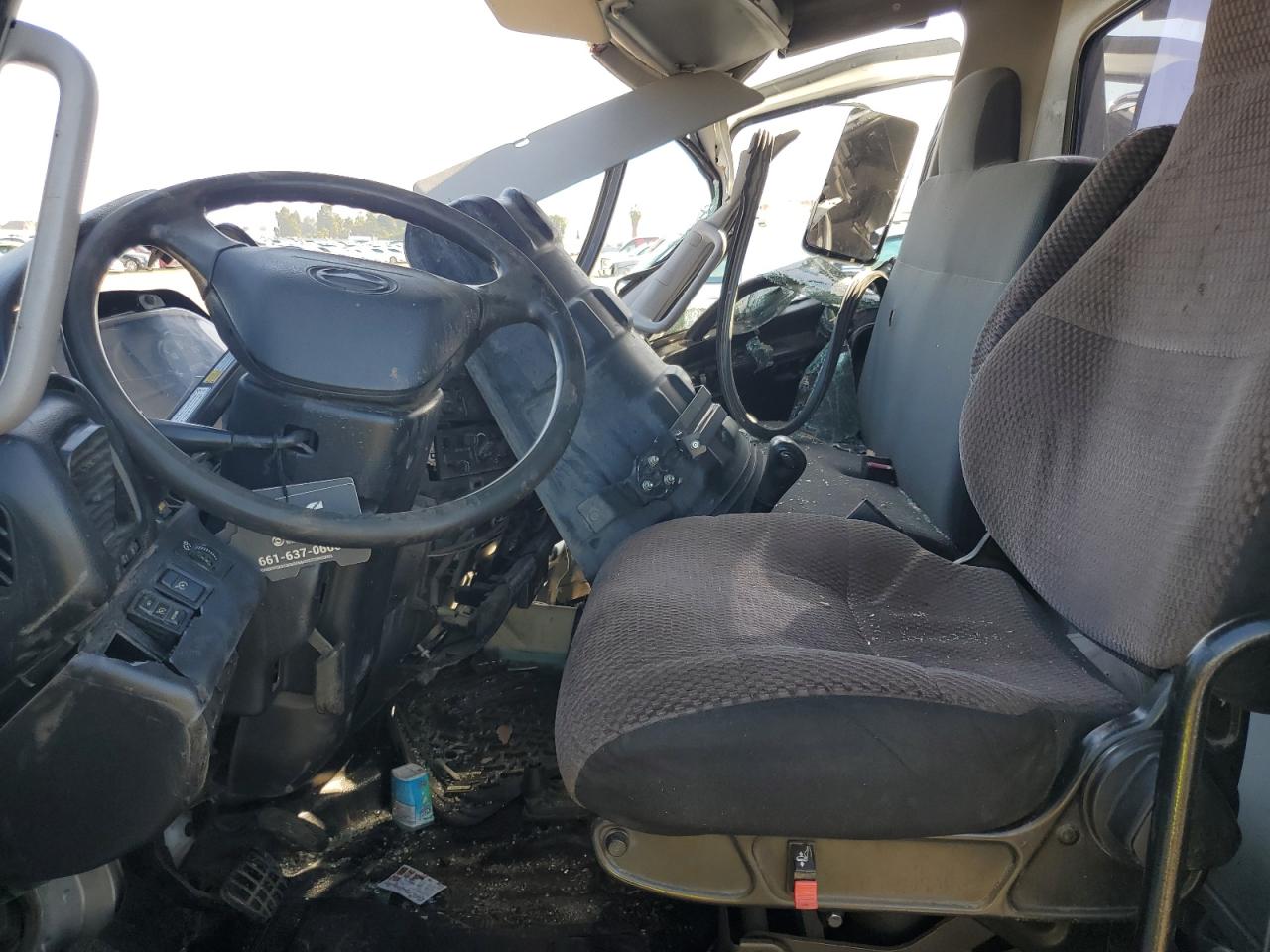 Lot #3298009178 2017 HINO 258/268