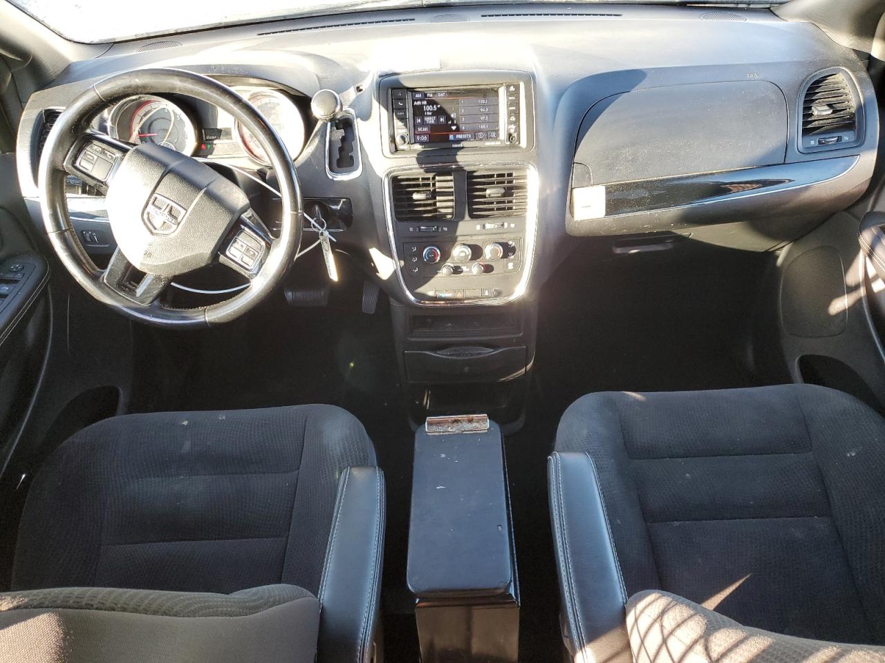 Lot #3316796425 2019 DODGE GRAND CARA