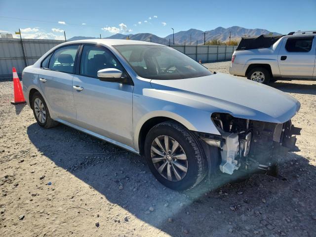 2015 VOLKSWAGEN PASSAT S - 1VWAT7A38FC050808