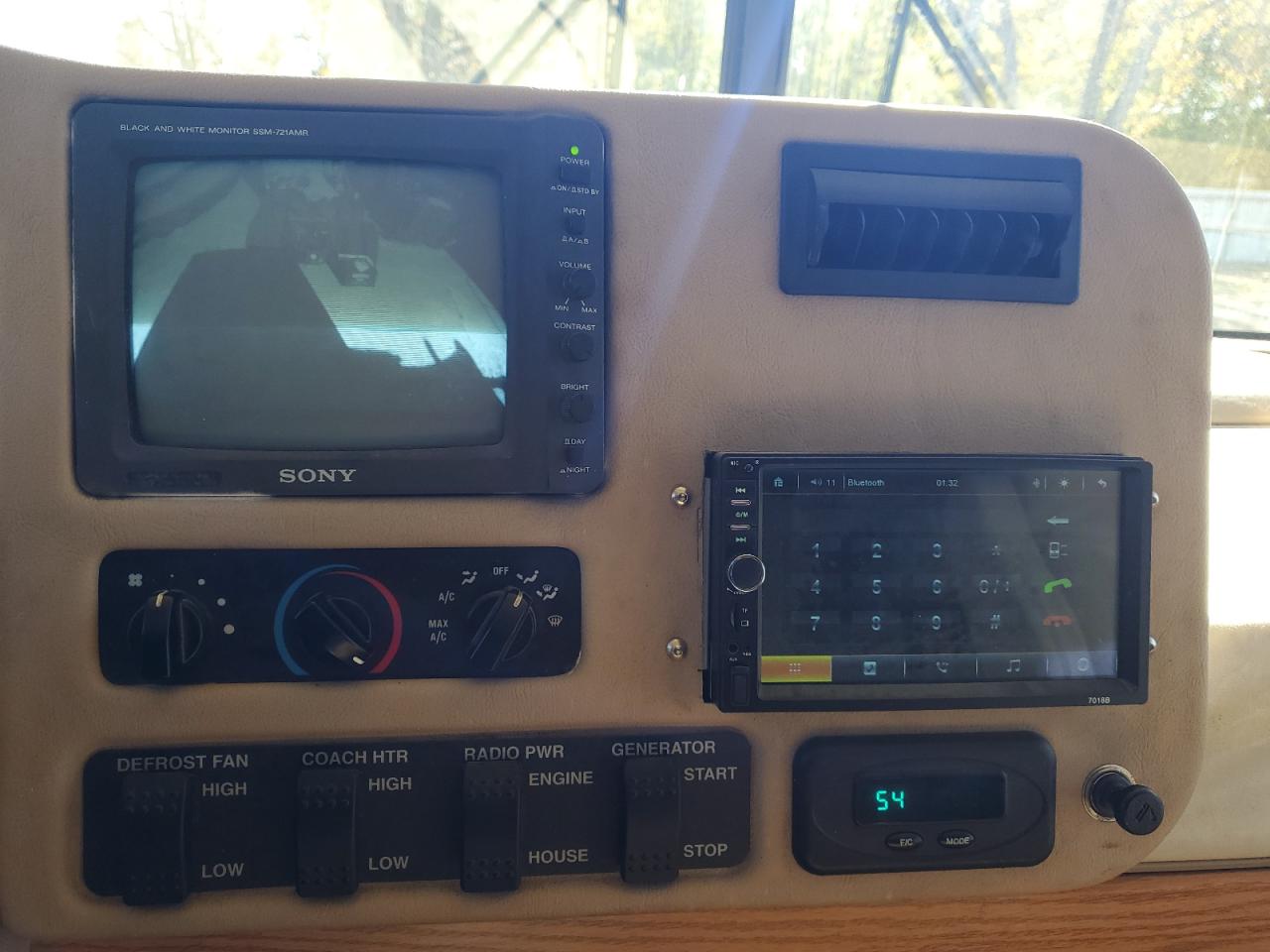 Lot #3282369306 2002 WINNEBAGO ADVENTURER