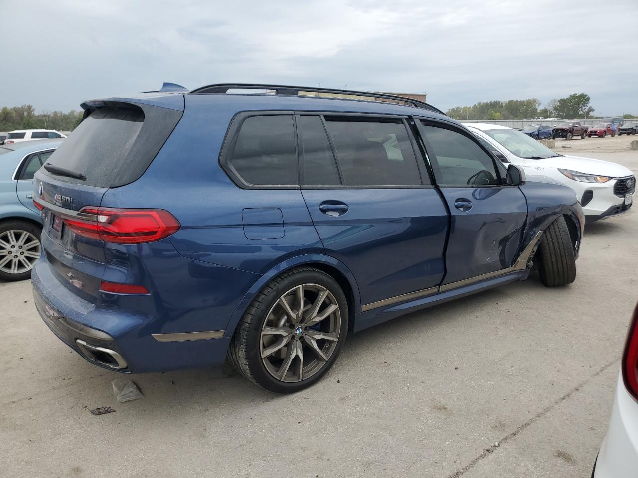 BMW X7 M50I