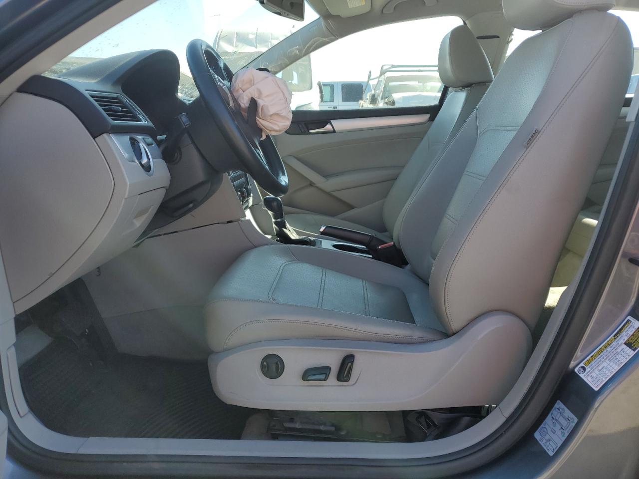 VOLKSWAGEN PASSAT SE