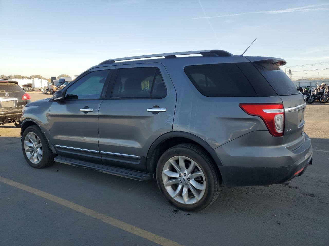 FORD EXPLORER XLT