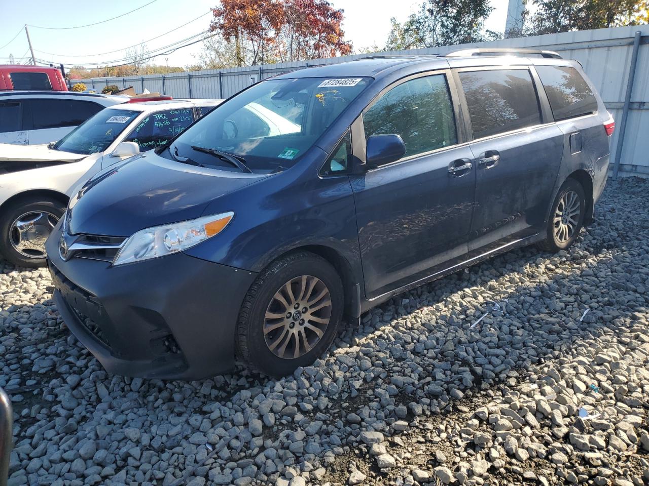 TOYOTA SIENNA XLE
