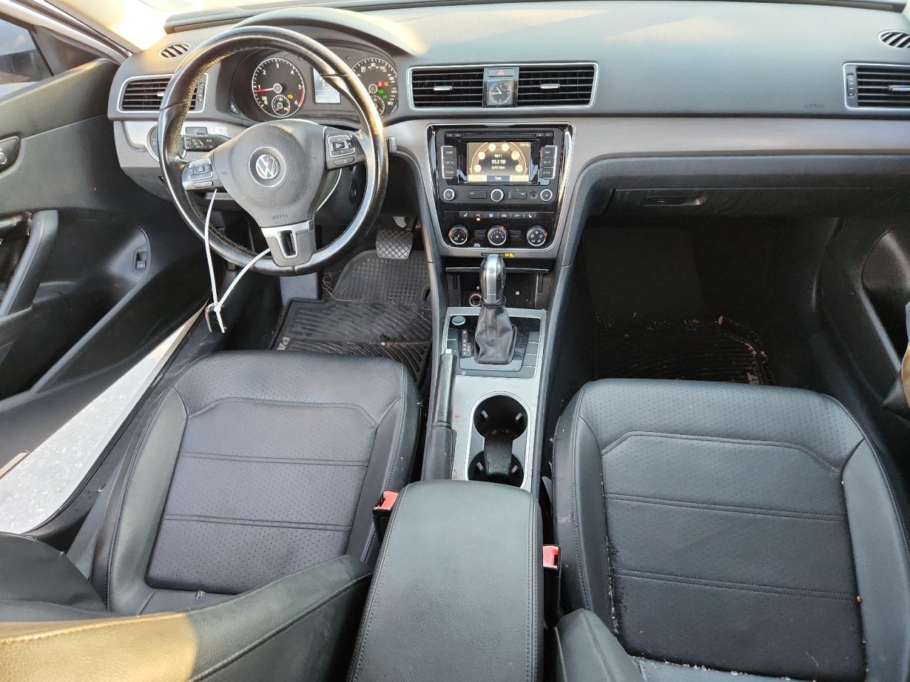 VOLKSWAGEN PASSAT SE