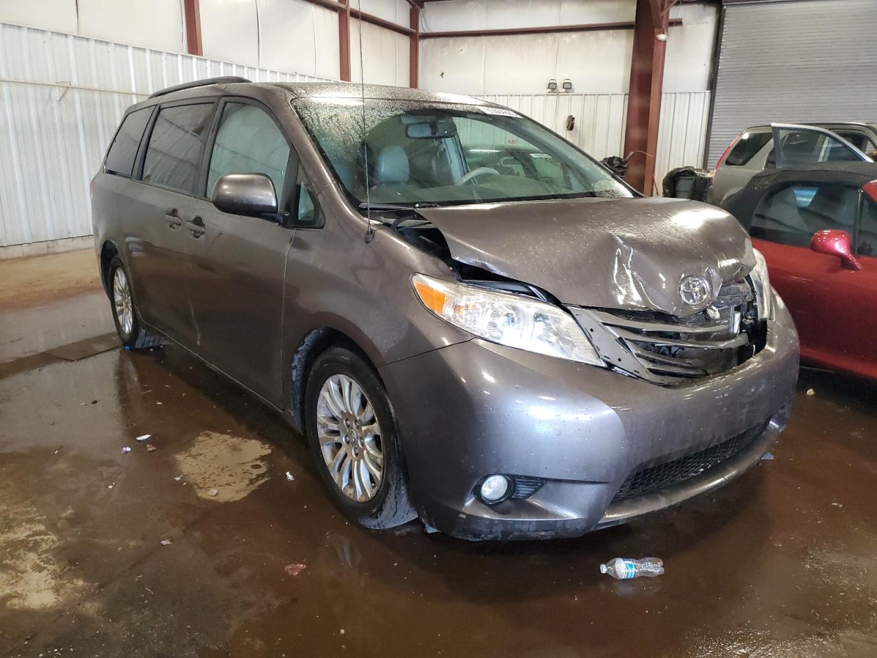 TOYOTA SIENNA XLE