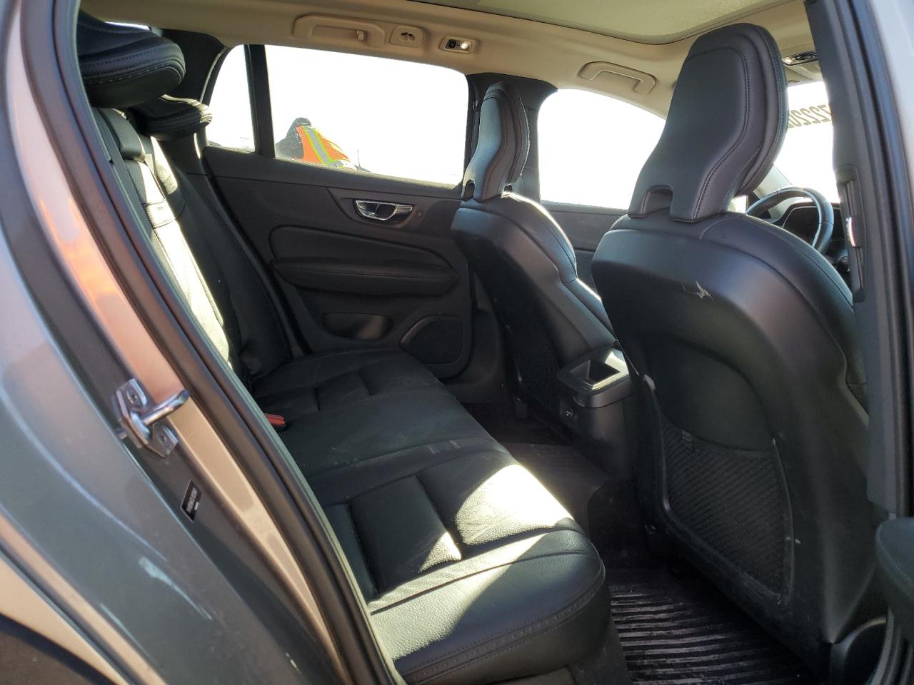 VOLVO V60 T5 MOMENTUM