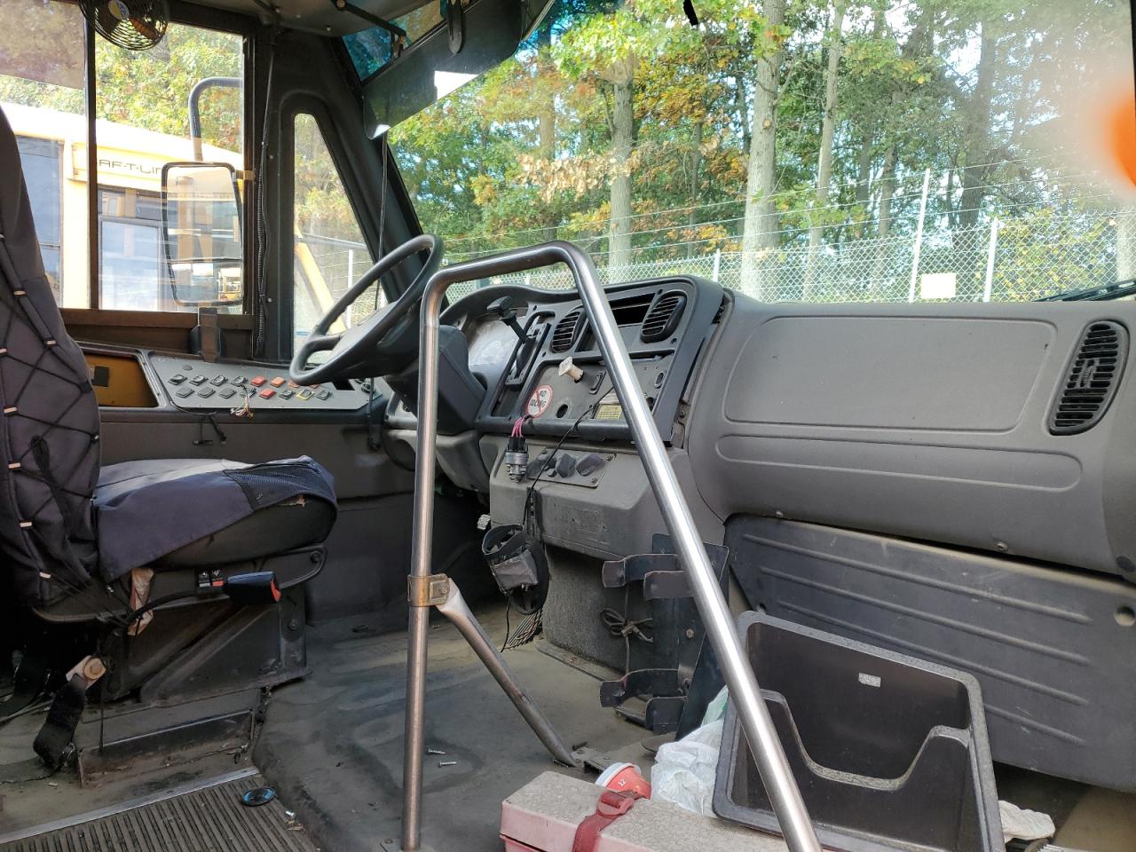 Lot #3273801358 2011 THOMAS SAF-T-LINER C2