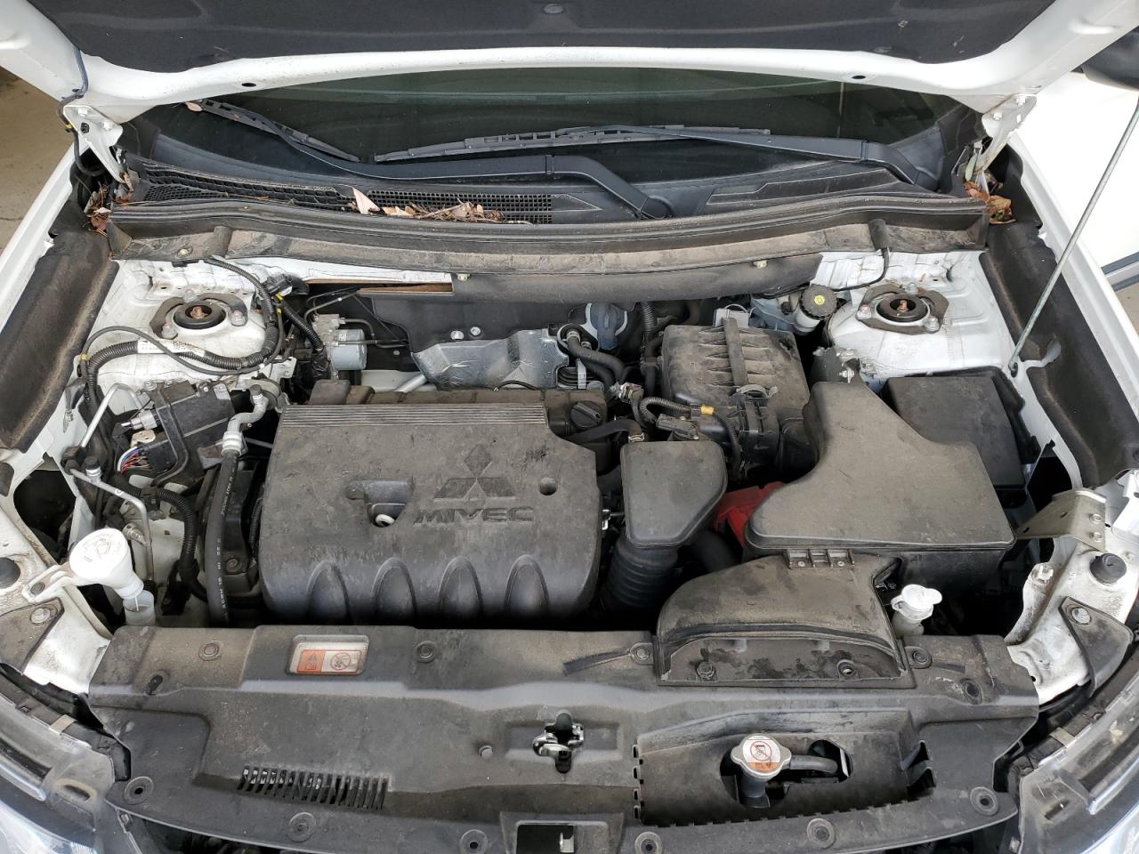 MITSUBISHI OUTLANDER ES