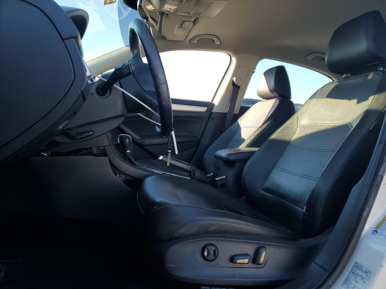 VOLKSWAGEN PASSAT SE