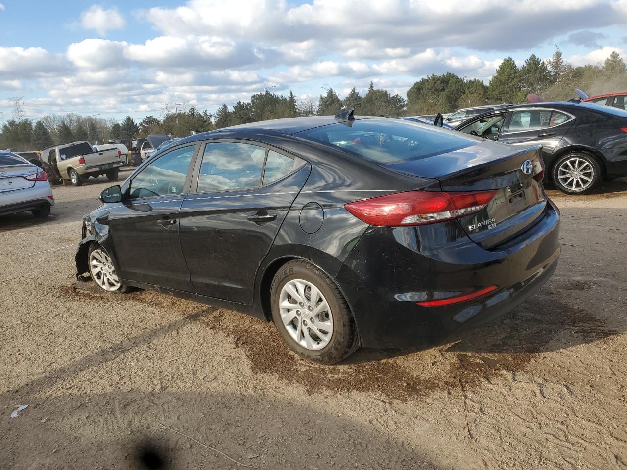 HYUNDAI ELANTRA SE