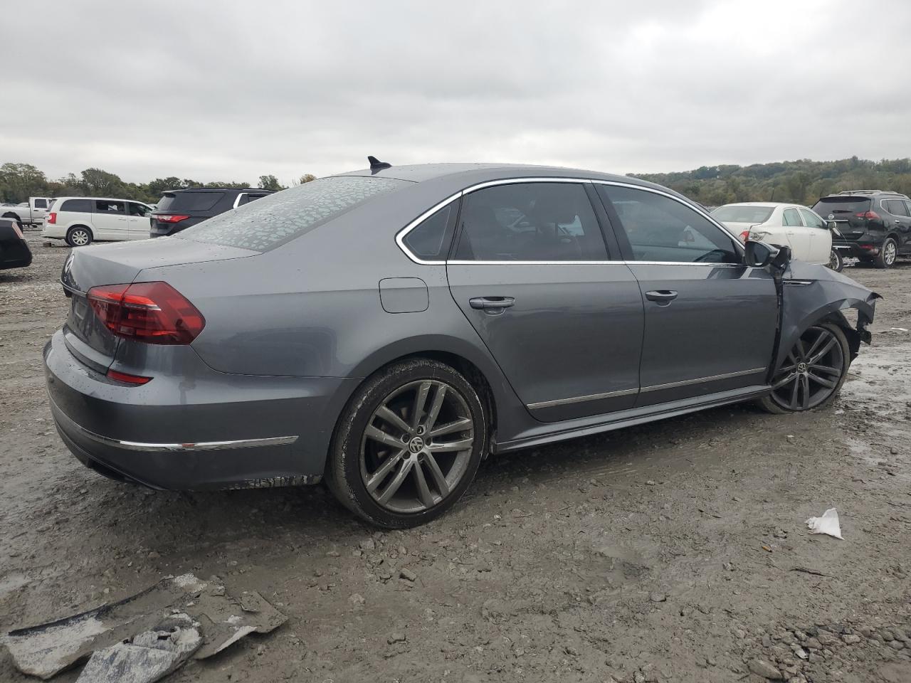 VOLKSWAGEN PASSAT R-LINE