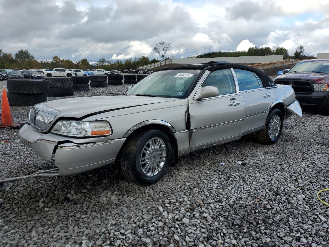 Lot #3285781653 2007 LINCOLN TOWN CAR S