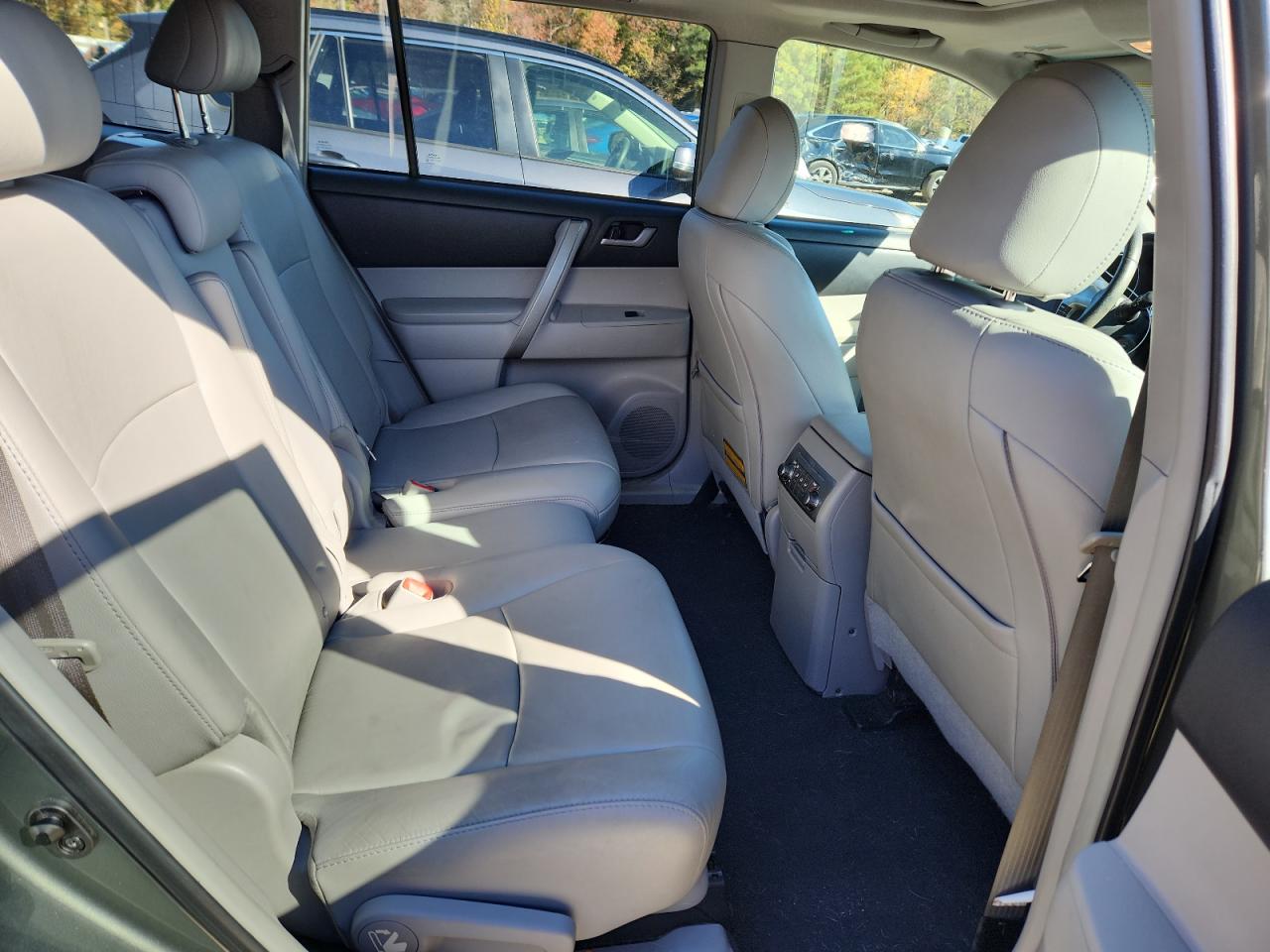 TOYOTA HIGHLANDER BASE