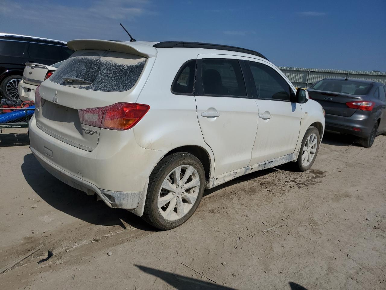 MITSUBISHI OUTLANDER ES