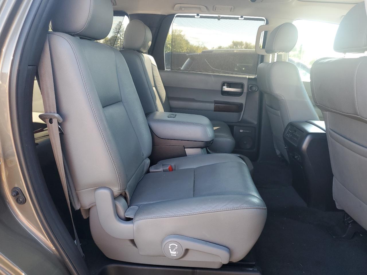TOYOTA SEQUOIA PLATINUM