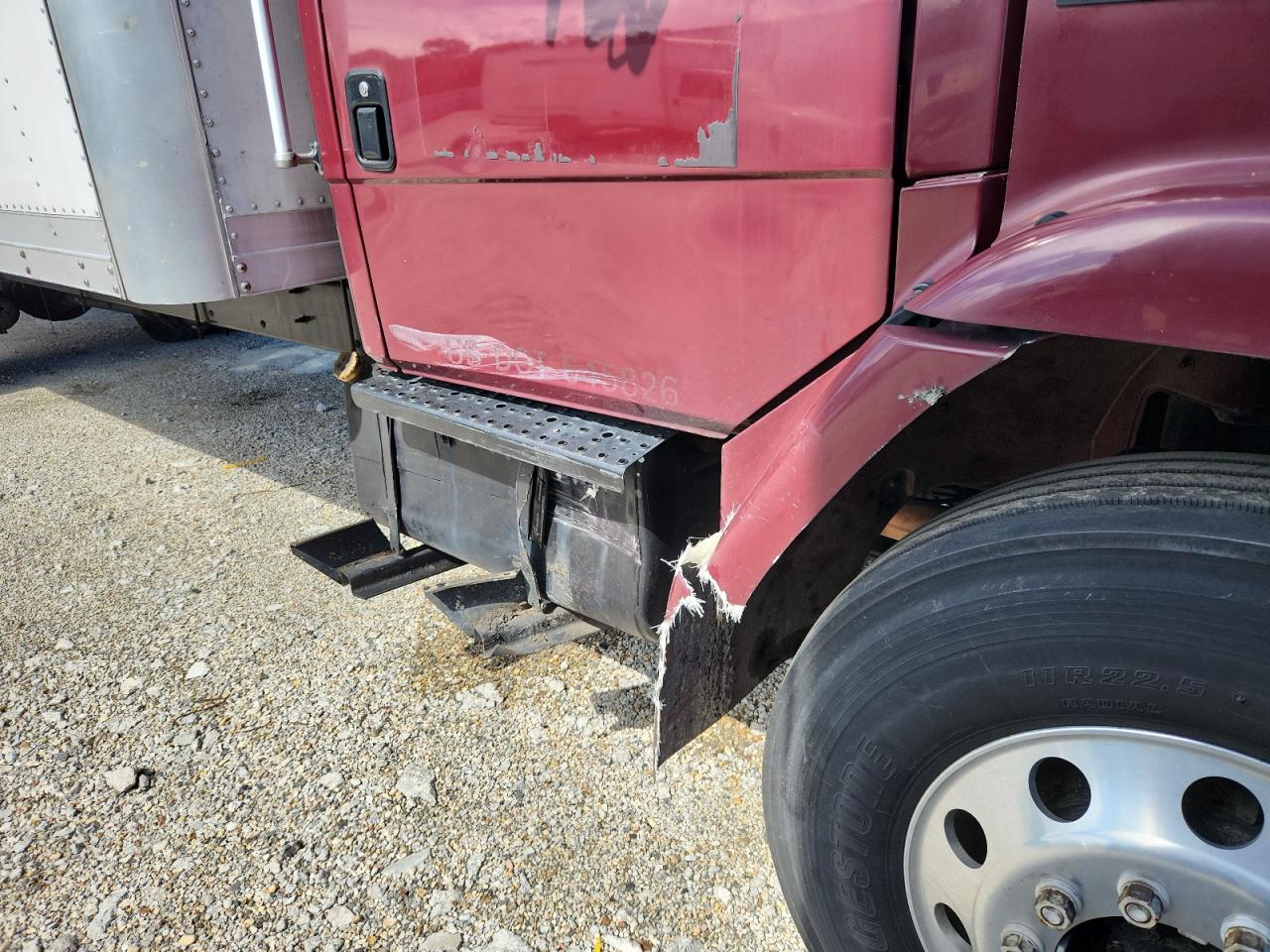 Lot #3279694922 2002 FREIGHTLINER MEDIUM CONVENTIONAL FL70