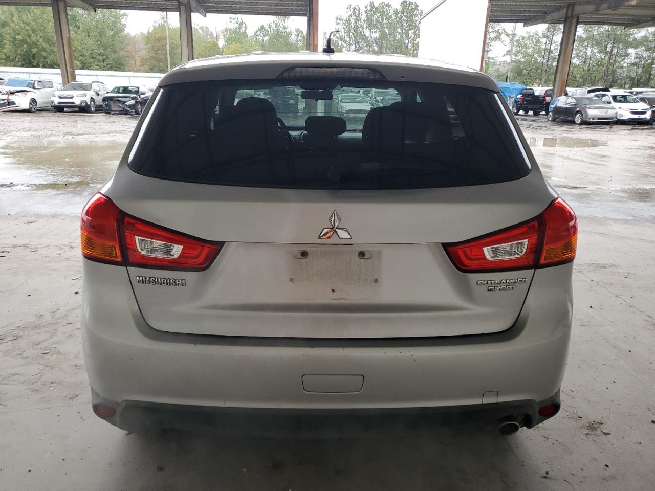 MITSUBISHI OUTLANDER SE