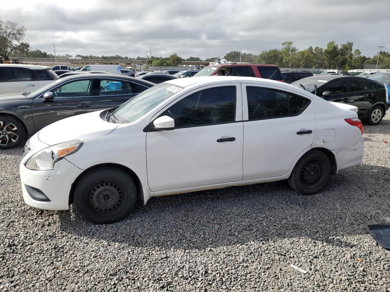 Lot #3276992191 2019 NISSAN VERSA S