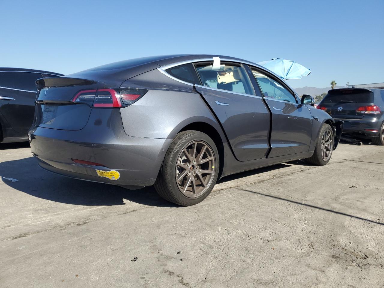TESLA MODEL 3