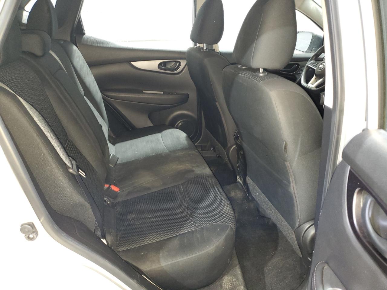 NISSAN ROGUE SPORT S