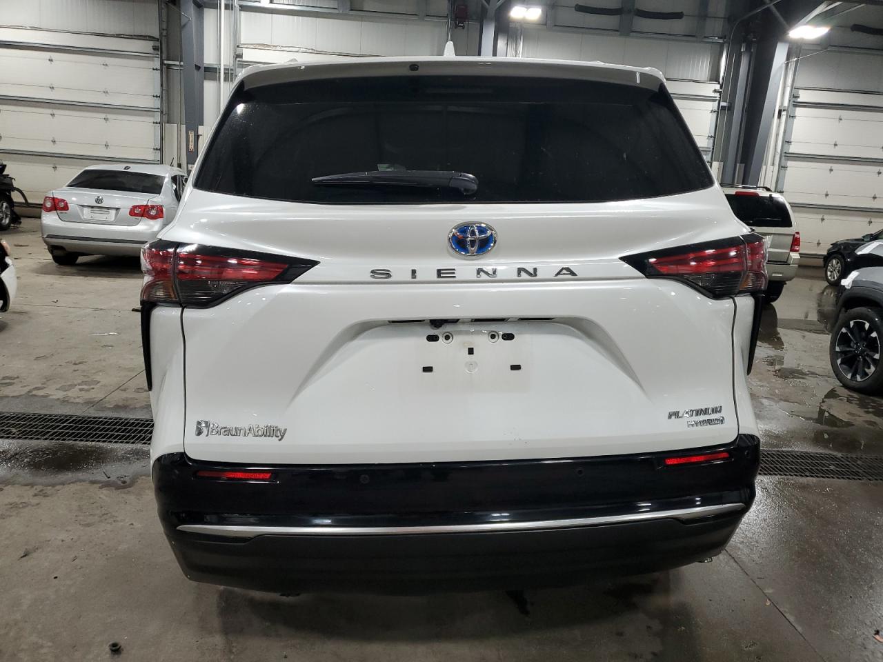 TOYOTA SIENNA LIMITED