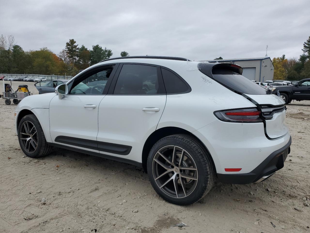 PORSCHE MACAN BASE
