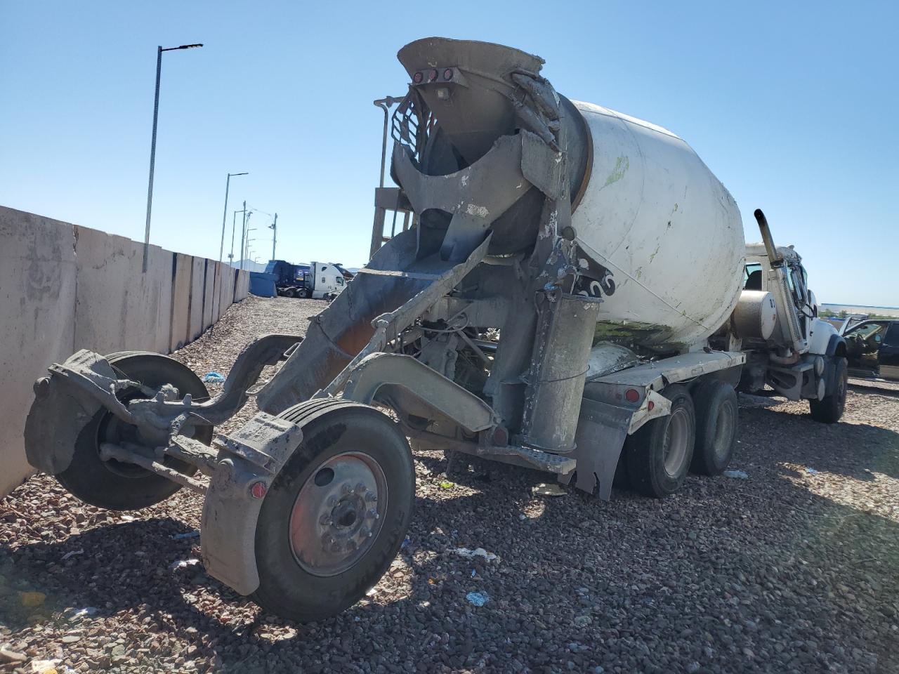 Lot #3318999314 2003 MACK 500 CV500