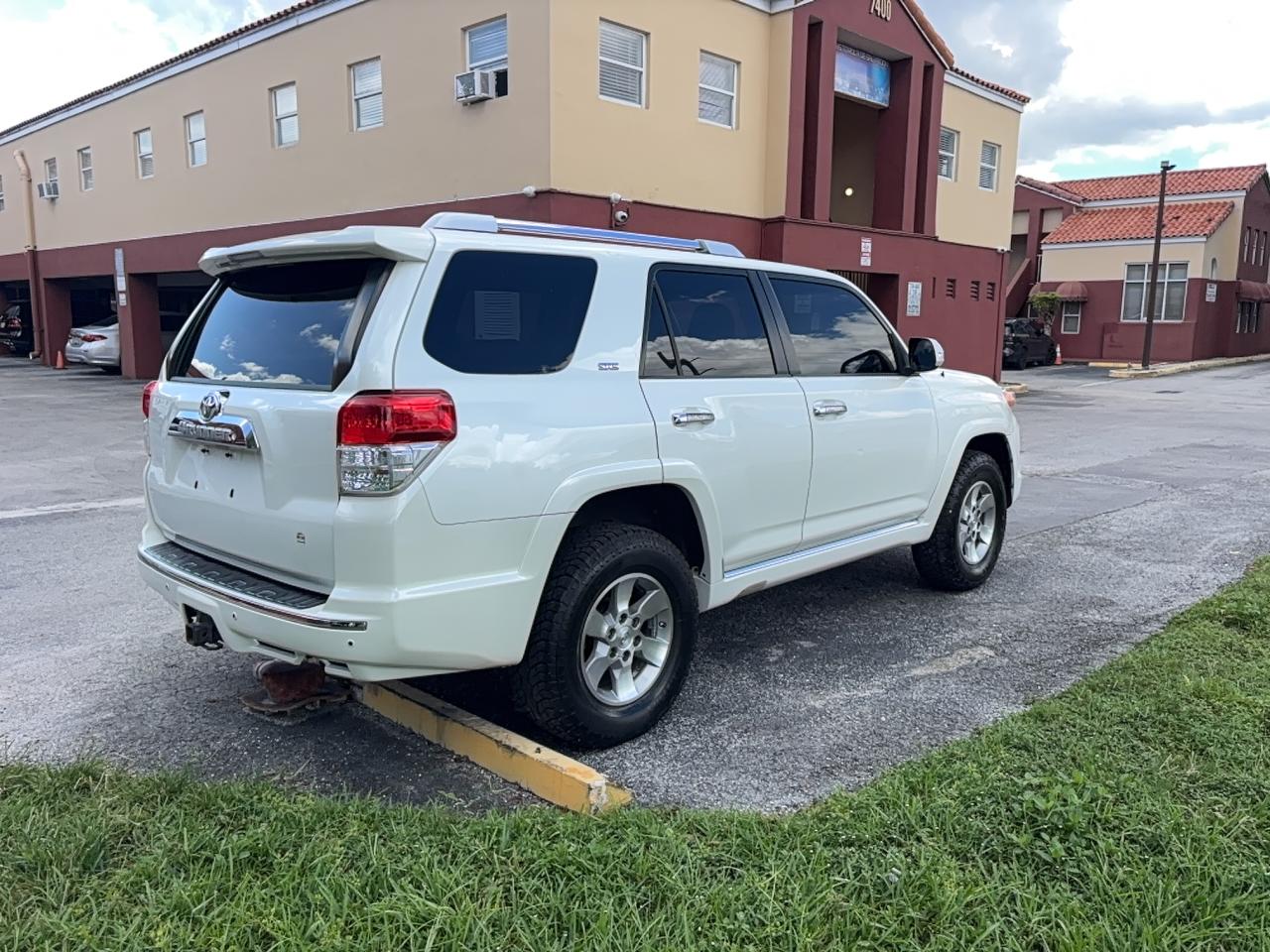 TOYOTA 4RUNNER SR5