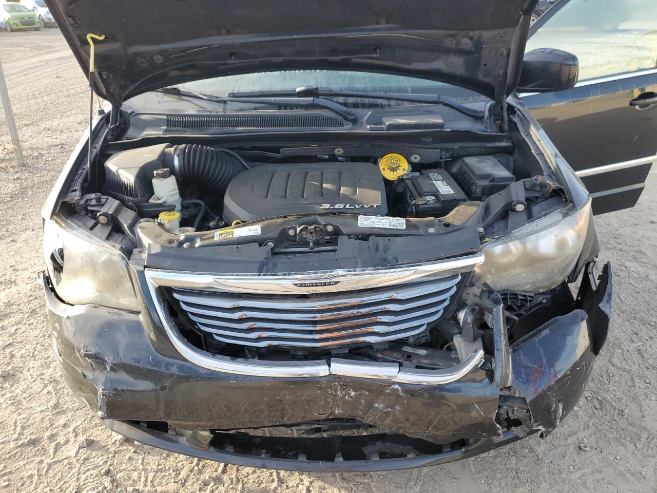 CHRYSLER TOWN & COUNTRY S