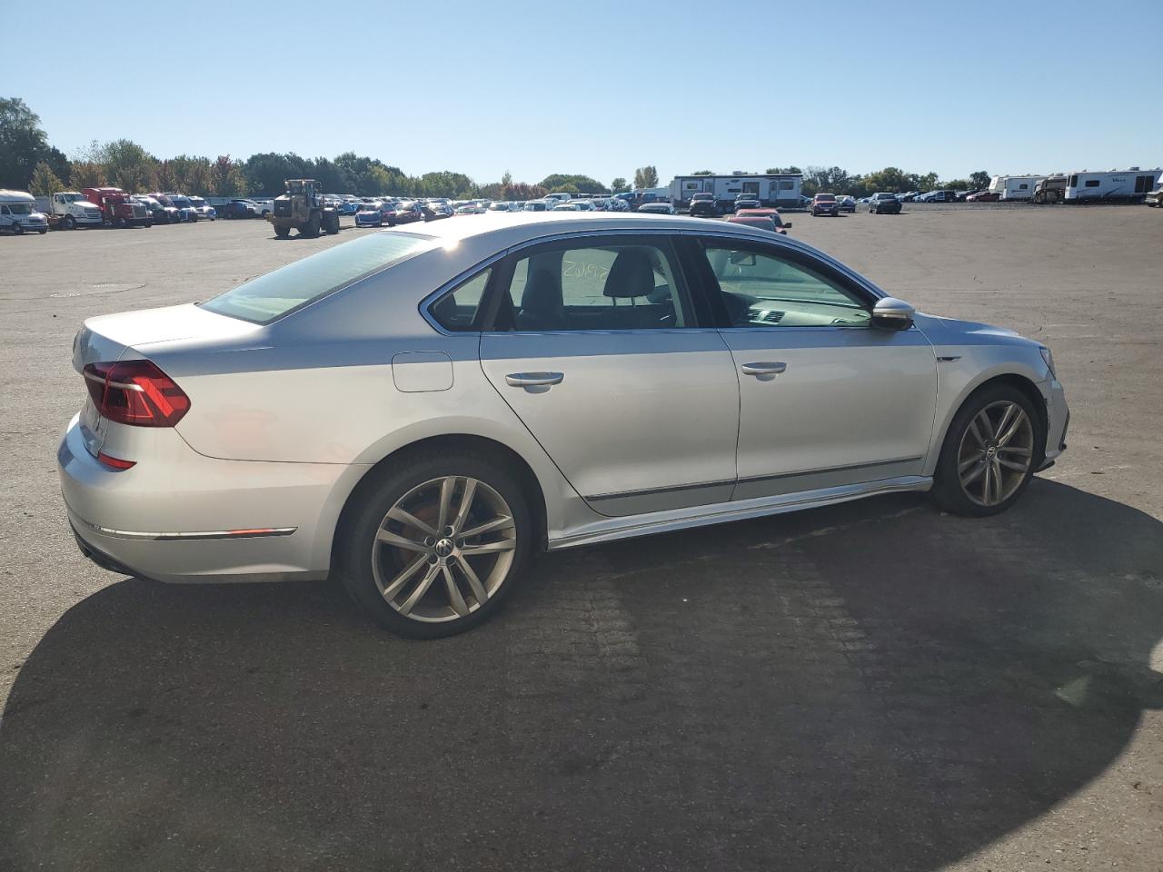 VOLKSWAGEN PASSAT R-LINE